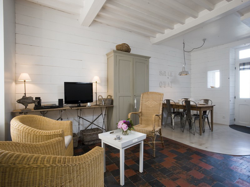 La maison sur le quai à Port en Bessin, séjour-salon - ©Mme Berdeaux - Clévacances La maison sur le quai à Port en Bessin, séjour-salon - ©Mme Berdeaux - Clévacances