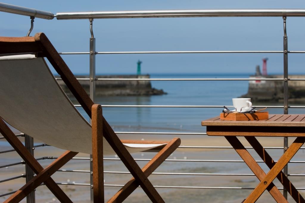 Les Filles du bord de mer Les Filles du bord de mer