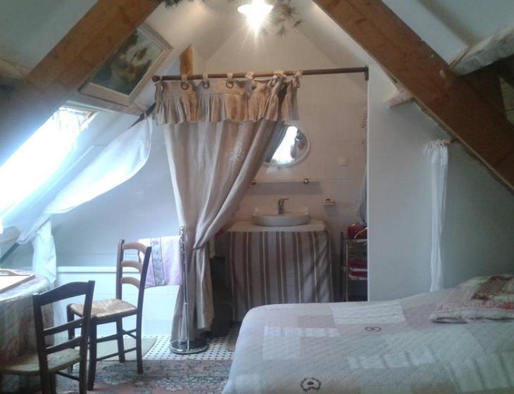 Le Baldaquin - Mathilde Trouvé - B&B - Hermival-les-Vaux (chambre pomme bleue 3)