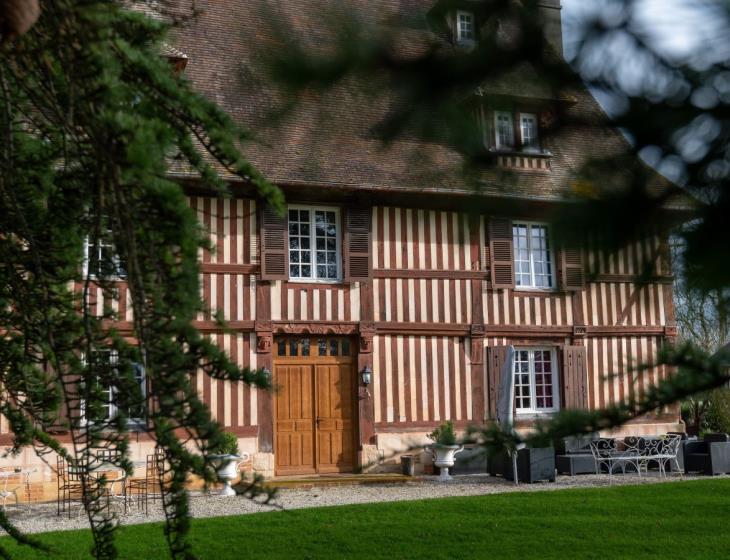 Le Manoir des Bréholles - Goustranville - façade