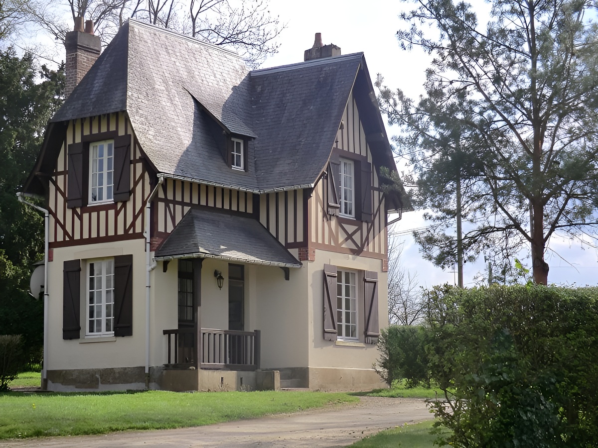 Le Chalet du Château de Courtonne, Courtonne les deux églises, extérieur - ©M. Odend'hal - Clévacances Le Chalet du Château de Courtonne, Courtonne les deux églises, extérieur - ©M. Odend'hal - Clévacances