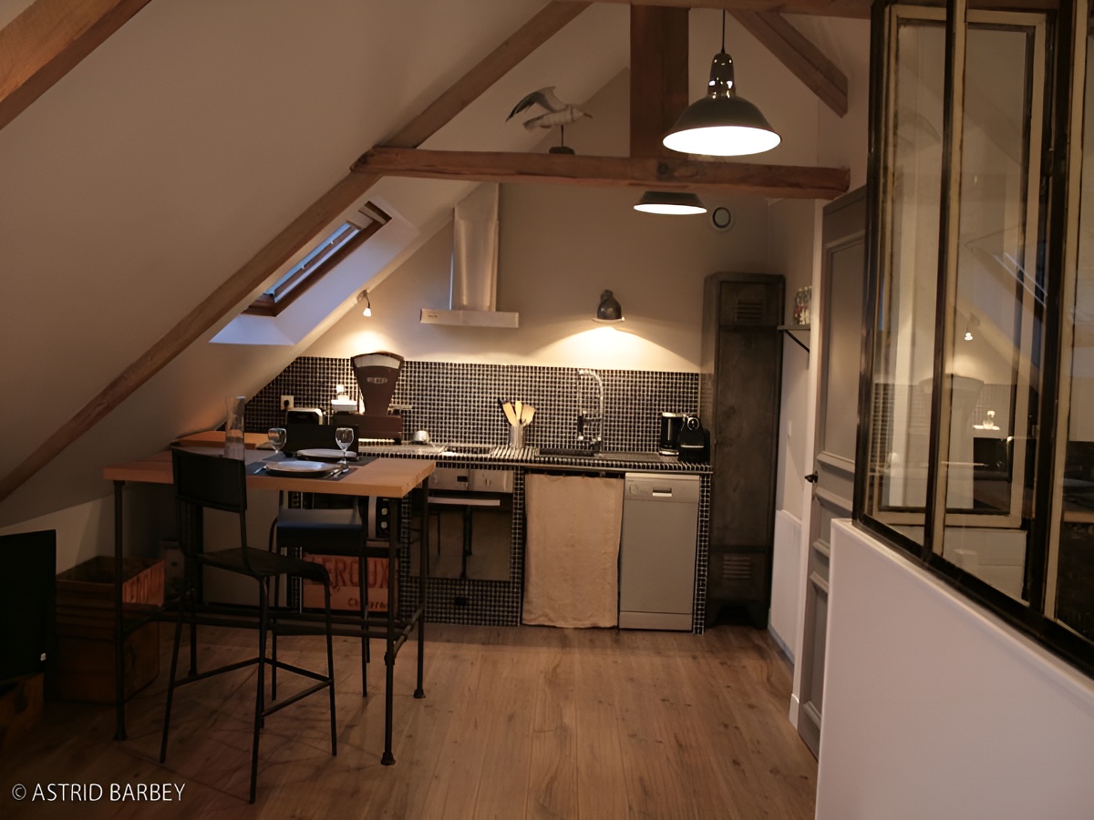 Le loft du matelot à Port en Bessin, cuisine - ©Astrid Barbey - Clévacances Le loft du matelot à Port en Bessin, cuisine - ©Astrid Barbey - Clévacances
