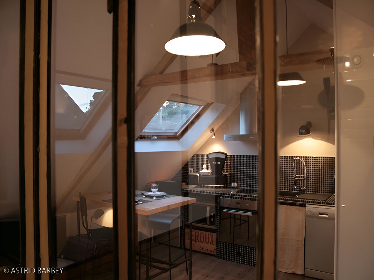 Le loft du matelot à Port en Bessin, coin cuisine 2 - ©Astrid Barbey - Clévacances Le loft du matelot à Port en Bessin, coin cuisine 2 - ©Astrid Barbey - Clévacances