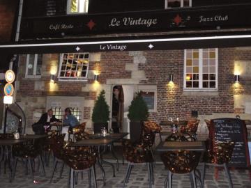 Le Vintage Café