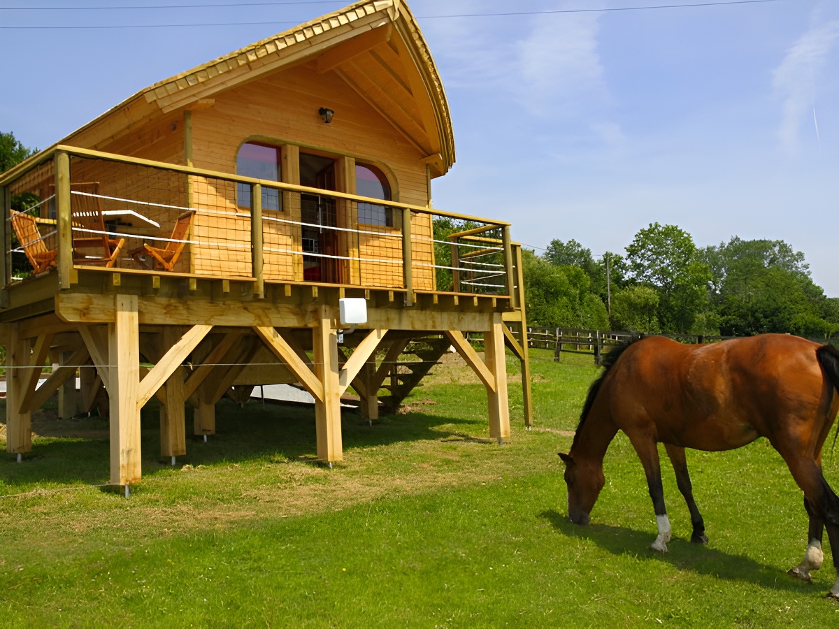 Les Cabanes de Simm - Coudray Rabut - chevaux - ©Les Cabanes de Simm Les Cabanes de Simm - Coudray Rabut - chevaux - ©Les Cabanes de Simm