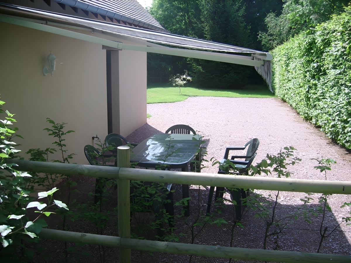 Les Sorbiers à Saint Philbert des Champs, terrasse - ©M. Giraudon - Clevacances Les Sorbiers à Saint Philbert des Champs, terrasse - ©M. Giraudon - Clevacances