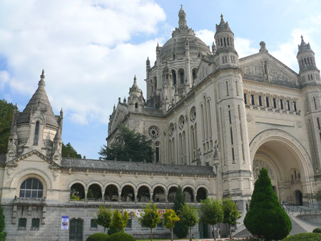 Lisieux_Basilique Sainte Thérèse_panorama - ©© Calvados Tourisme Lisieux_Basilique Sainte Thérèse_panorama - ©© Calvados Tourisme