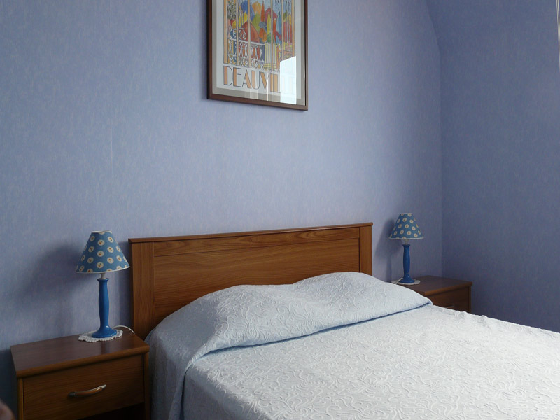 Location à Deauville, chambre - ©M. Larsonnier - Clévacances Location à Deauville, chambre - ©M. Larsonnier - Clévacances