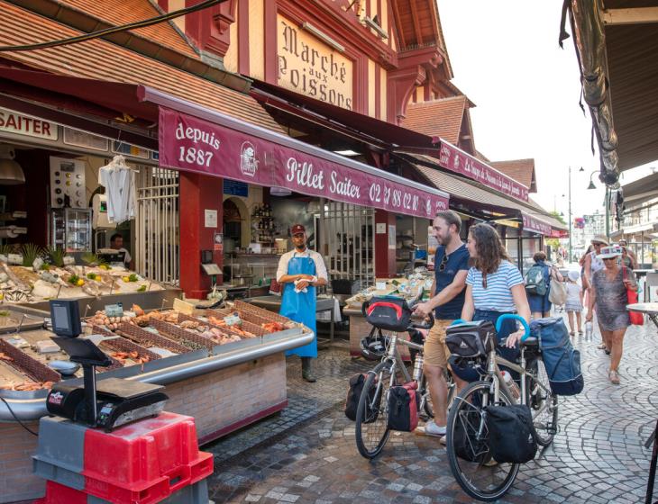 Marche_aux_poissons_Trouville-David_Darrault___La_Seine_a_velo_2019-8001-1200px