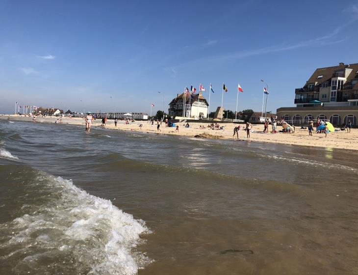 PLAGE-MAISON-DES-CANADIENS-BERNIERES-SUR-MER-CREDIT-MATHILDE-LELANDAIS