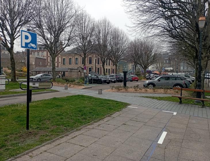 Parking motos Honfleur (1)