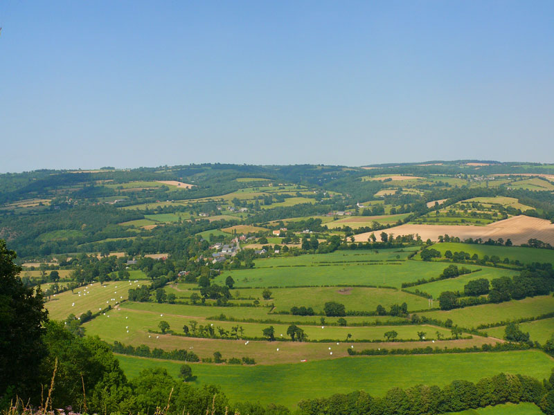 Paysage de Pont-d'Ouilly - ©Calvados Tourisme Paysage de Pont-d'Ouilly - ©Calvados Tourisme