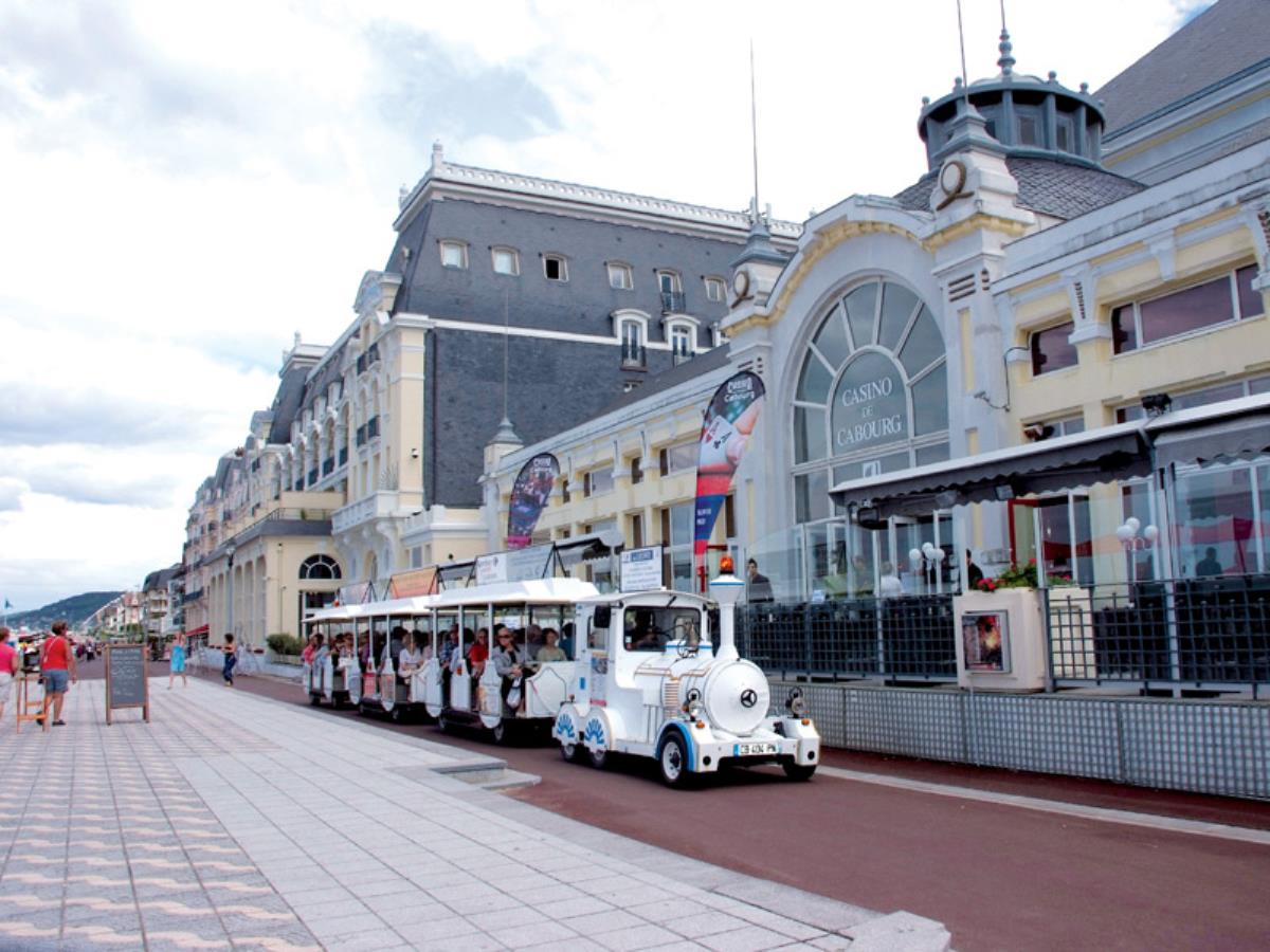 Visite de Cabourg en petit train touristique - Calvados ...