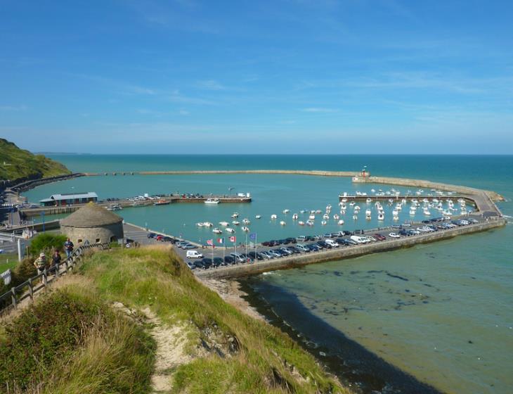 Port en Bessin, vue sur le port et la tour Vauban