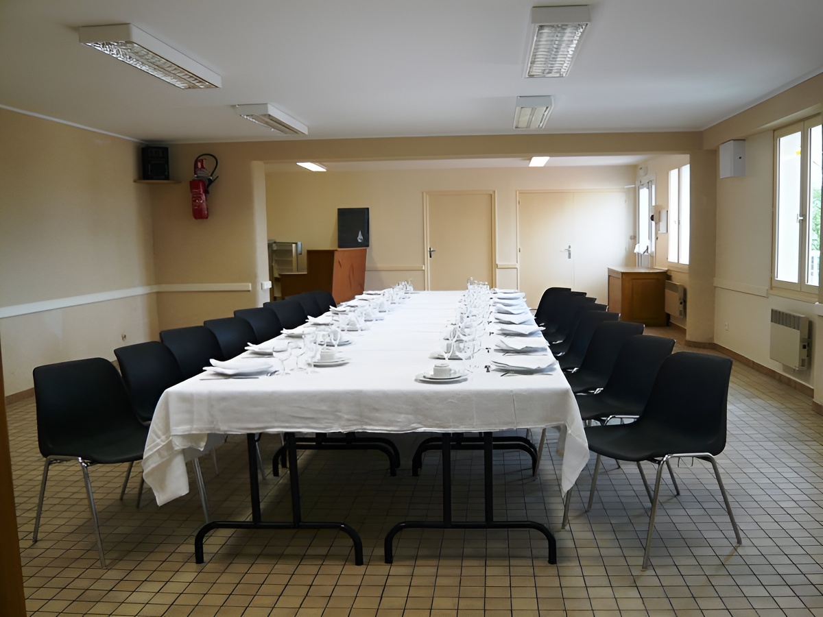 Salle-a-manger-gite-de-groupe Saint Vaast sur Seulles - ©Gîtes de France Salle-a-manger-gite-de-groupe Saint Vaast sur Seulles - ©Gîtes de France
