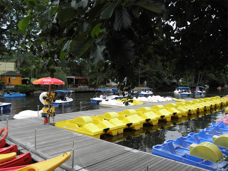Pédalos sur Clécy - ©Au Beau Rivage canoë-kayak Pédalos sur Clécy - ©Au Beau Rivage canoë-kayak