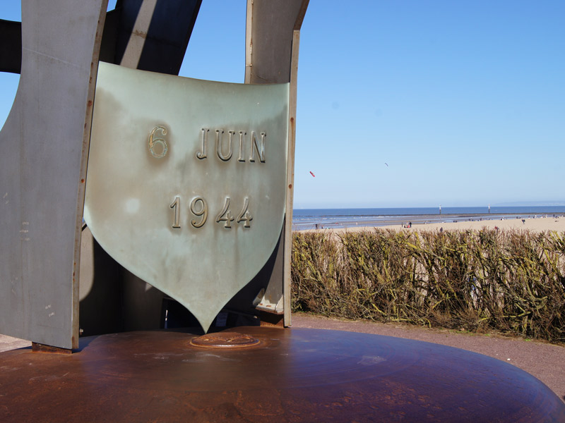 Statue sur la plage de Ouistreham - ©Calvados Tourisme Statue sur la plage de Ouistreham - ©Calvados Tourisme