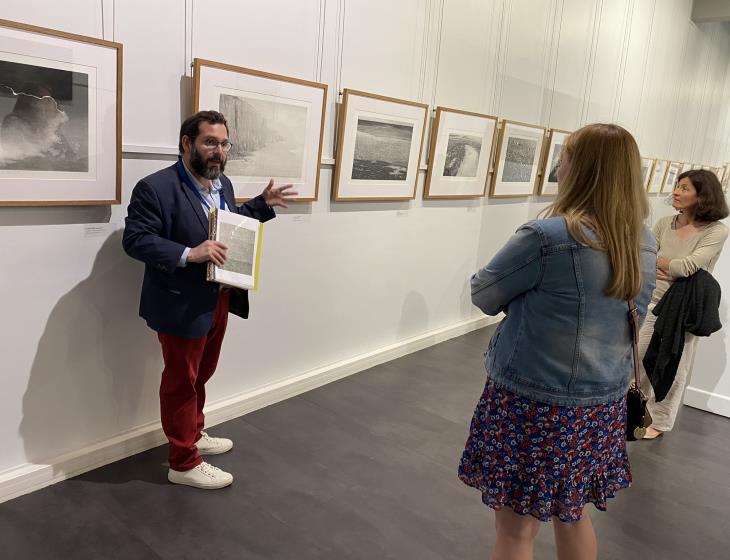 Visite guidée au musée Eugène Boudin par le responsable du service des publics, David Gadanho. © Frédéric Lefebvre - Musées de Honfleur