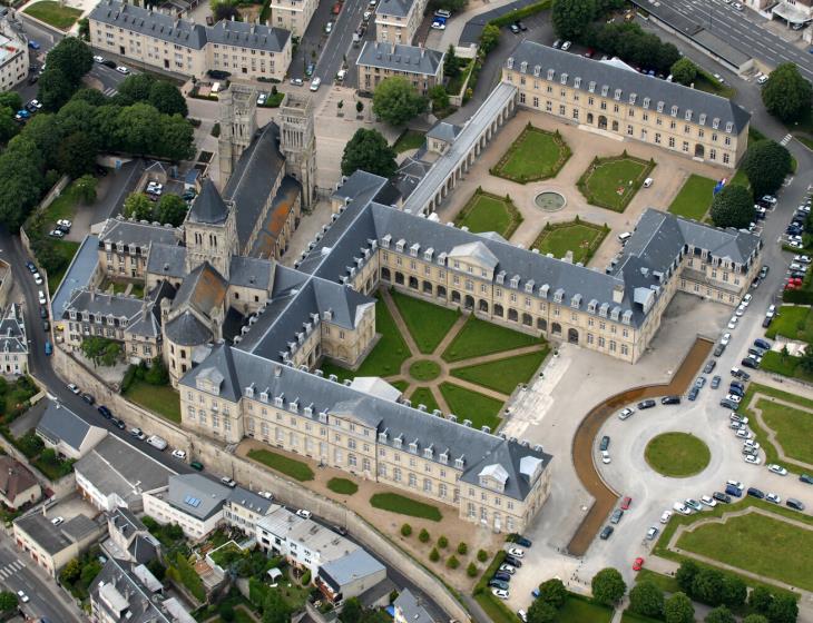 abbaye_aux_Dames_vue_du_ciel-Ville_de_Caen___Francois_DECAENS-femmes et filles 8 mars