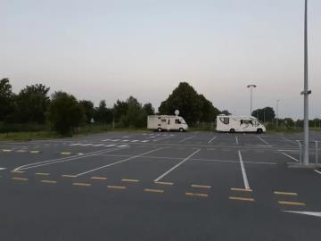 Aire de camping car carrefour market 