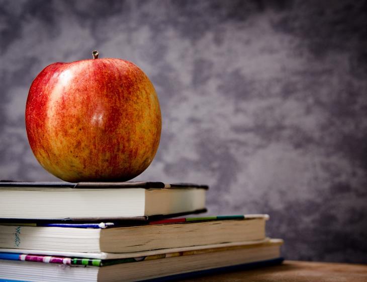 apple-256261_1280