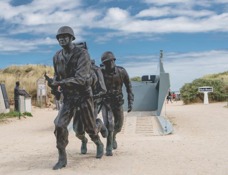 barge_soldats_utah_beach_plage_sainte_marie_du_mont_2018©AymericPICOT_CotentinUnique