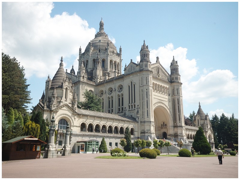 basiliqueOTLisieux - ©OTLisieux basiliqueOTLisieux - ©OTLisieux