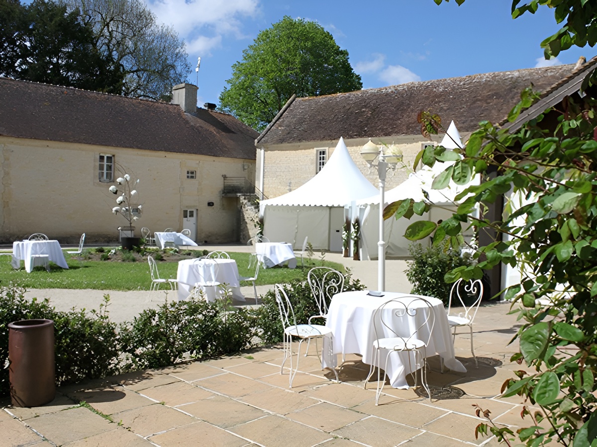 Château de Martragny - Cour du château - ©Château de Martragny Château de Martragny - Cour du château - ©Château de Martragny