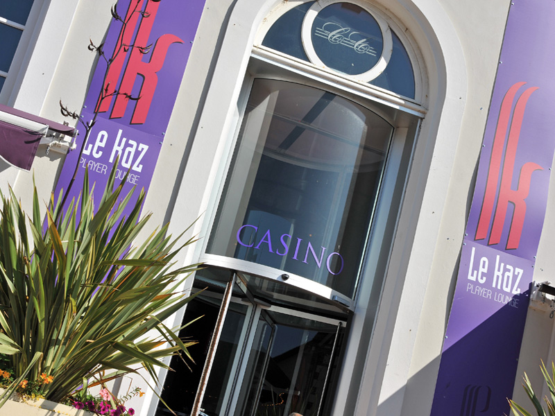Entrée du Casino de Cabourg - Le Kaz - ©P. Le Bris Entrée du Casino de Cabourg - Le Kaz - ©P. Le Bris