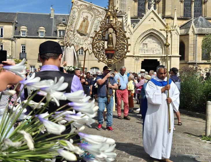 fete-du-couronnement-de-vierge-noire-douvres-la-delivrande-2024-credit-nathalie-papouin (8)