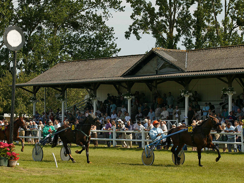 Hippodrome d'Angerville - ©COPADOZ Hippodrome d'Angerville - ©COPADOZ