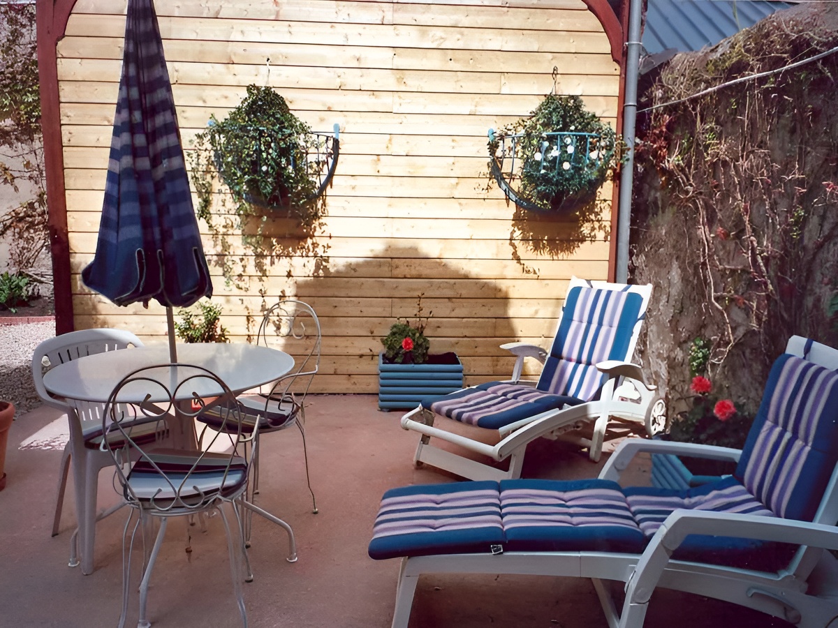 L'Ecurie à Honfleur, terrasse - ©Mme Sylvester - Clévacances L'Ecurie à Honfleur, terrasse - ©Mme Sylvester - Clévacances