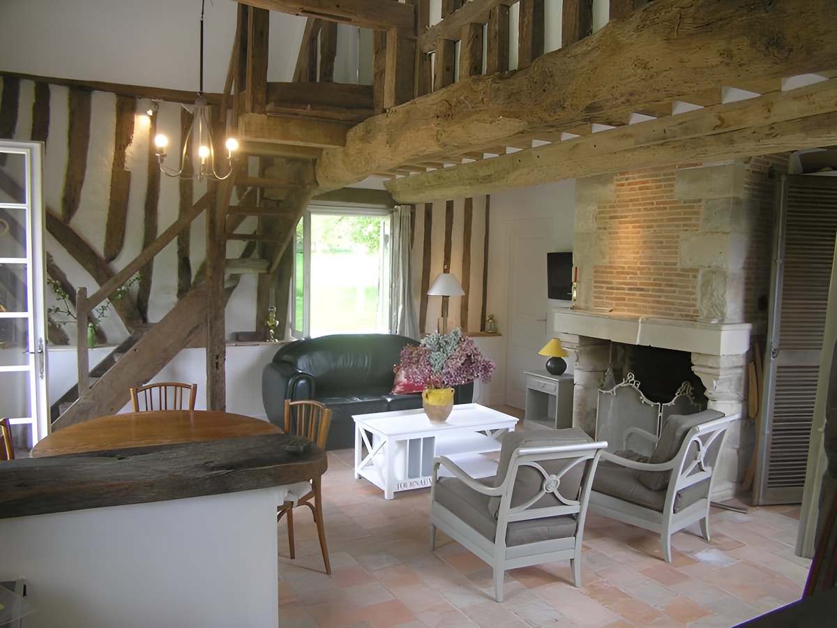 Le Petit Pressoir à Gonneville sur Honfleur, séjour-salon - ©M. Fourès - Clévacances Le Petit Pressoir à Gonneville sur Honfleur, séjour-salon - ©M. Fourès - Clévacances