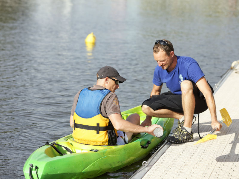 les-pieds-dans-lorne-canoe-1 les-pieds-dans-lorne-canoe-1