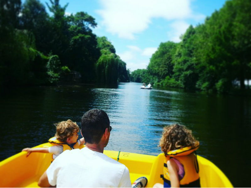 les-pieds-dans-lorne-pedalo-1 les-pieds-dans-lorne-pedalo-1