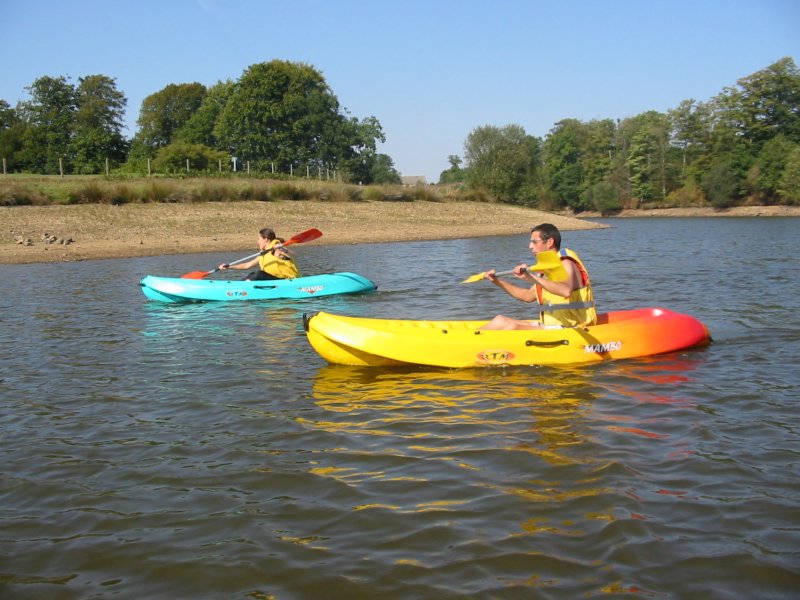 location de kayak sur le lac de la Dathee - ©Base de loisirs MJC de la Dathée location de kayak sur le lac de la Dathee - ©Base de loisirs MJC de la Dathée