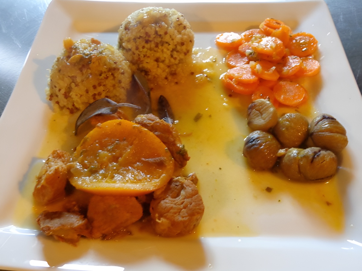 mijote-porc-sauge-orange-duo-de-quinoa-x - ©Auberge Paysanne - Le jardin des Aromates mijote-porc-sauge-orange-duo-de-quinoa-x - ©Auberge Paysanne - Le jardin des Aromates