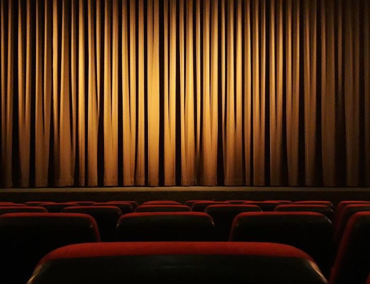 movie-theater-g9ee2f4680_1280