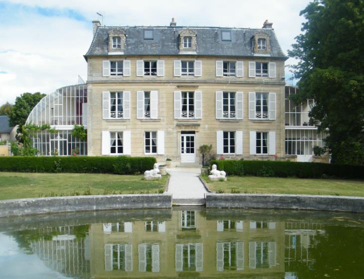 Chateau Damigny - Facade