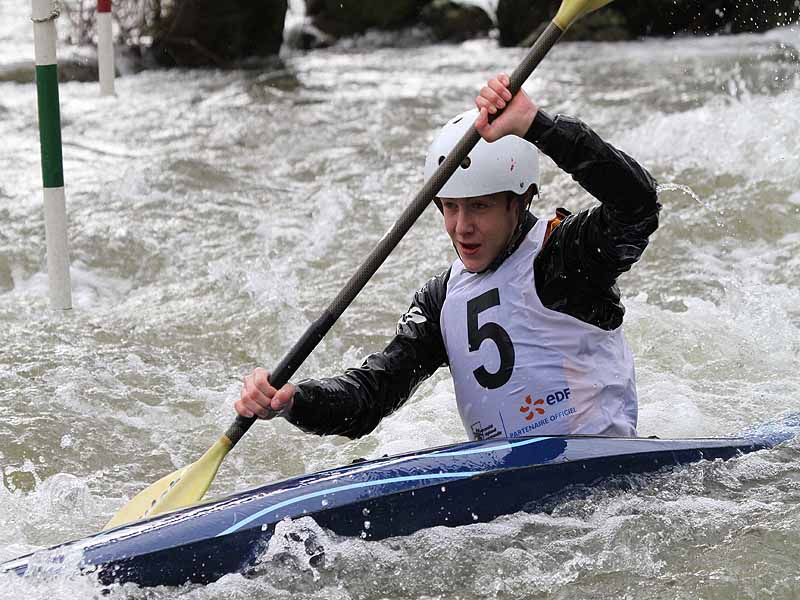 Un compétiteur en slalom - ©© M. Raux Un compétiteur en slalom - ©© M. Raux