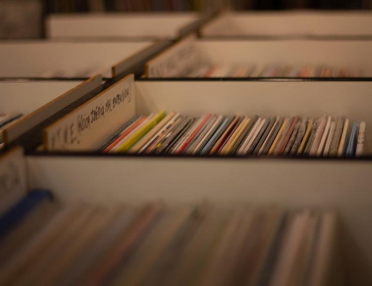 record-shop-9180482_1280
