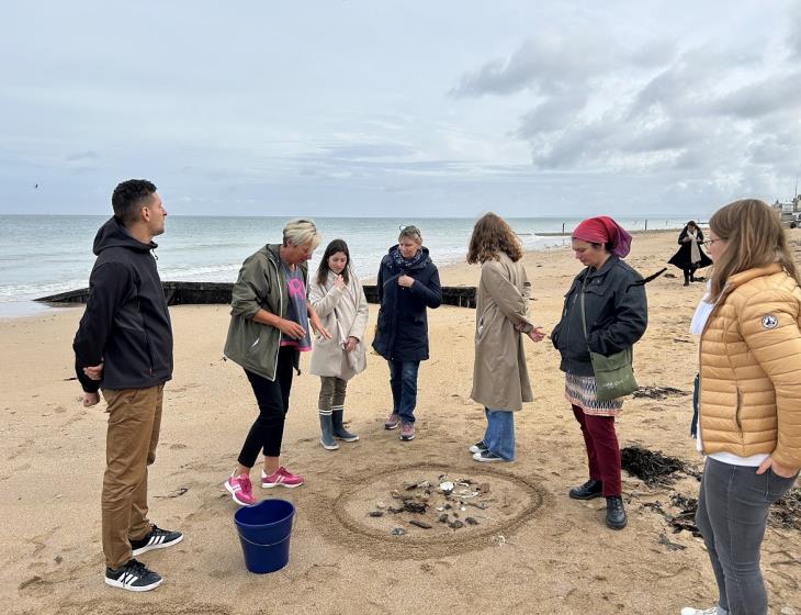 visite-guidee-creatures-de-plage-saint-aubin-sur-mer-credit-mathilde-lelandais (3) 1